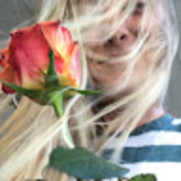 Meet your Posher, Kara - Picture 1 of 1